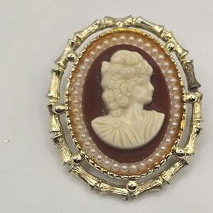 Vintage Jewelry Victorian Golden Gold Tone Cameo Lady Pin Brooch